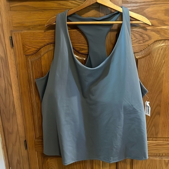 Old Navy Active PowerSoft Top NWT - Picture 1 of 6